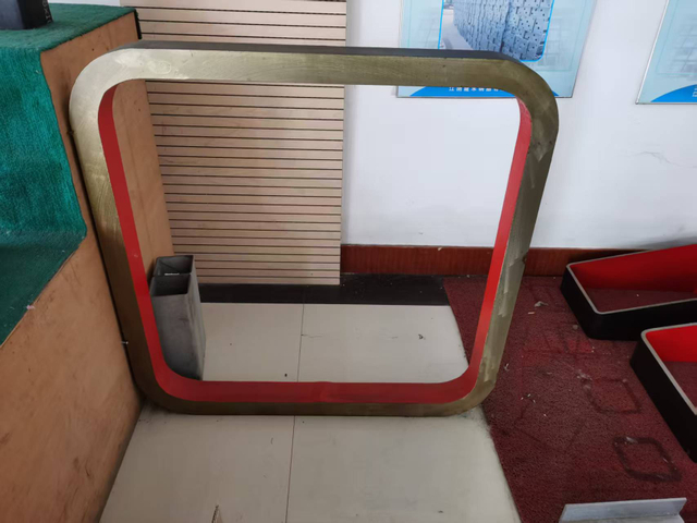 Metropolitana d'acciaio rettangolare quadrata rivestita in zinco resistente alla corrosione per costruzione e decorazione.
